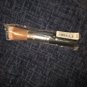 i.d. Bare Escentuals/bare Minerals Feather Light Brush #38629